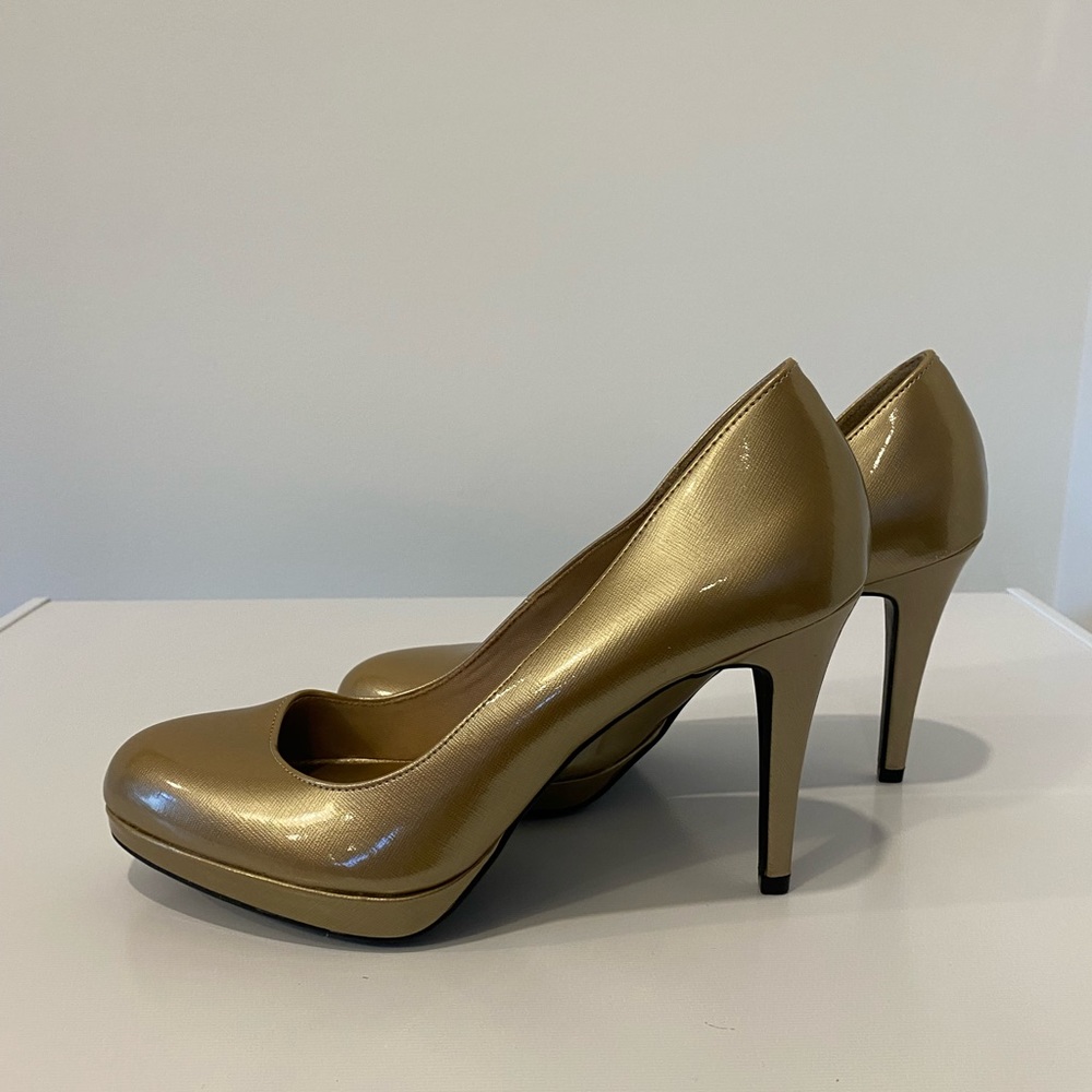 Selling Dressy Christian Siriano Gold Heels - Size 9